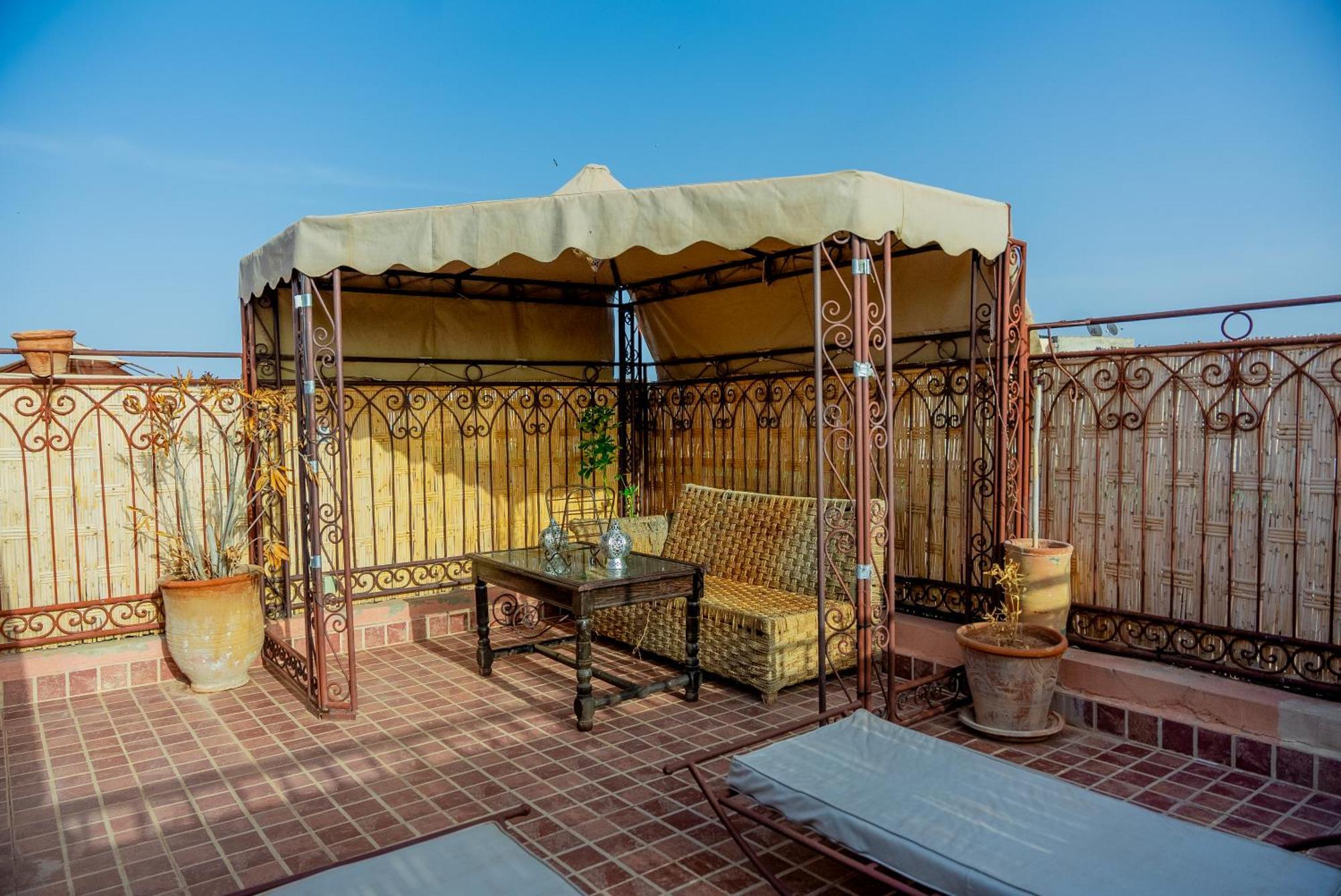 Riad The Moroccans Pool And Terrace مراكش المظهر الخارجي الصورة